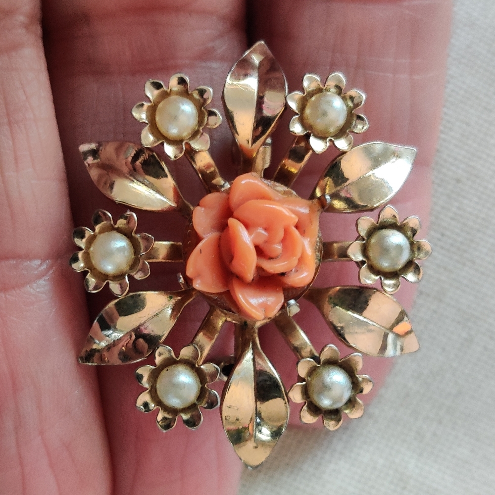 Coro Craft Carved Coral Rose and Faux Pearls pin/brooch vintage MCM - Picture 8 of 9